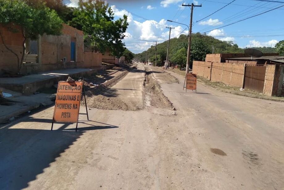 O conjunto Cravo Vermelho já está com equipe de obras na rua executando as redes de esgoto