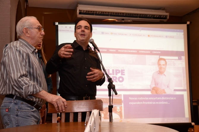 Roberto Orro e Felipe em foto durante evento do filho deputado em 2013