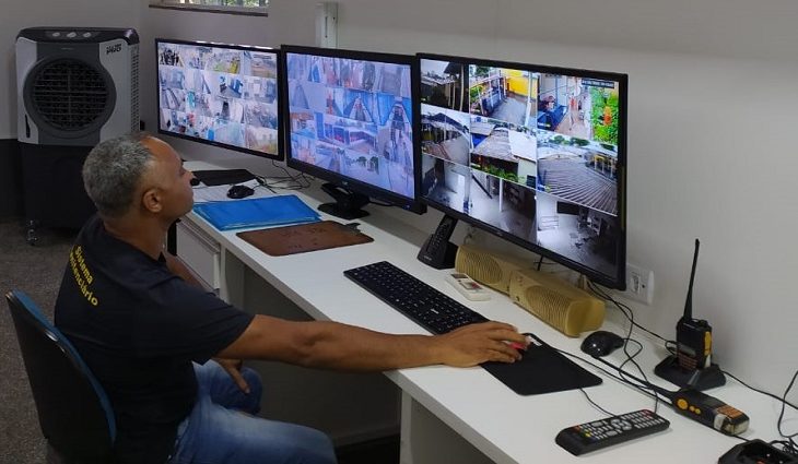De acordo com o diretor, o prédio já possuía as cores oficiais, mas a pintura já estava um pouco desbotada.