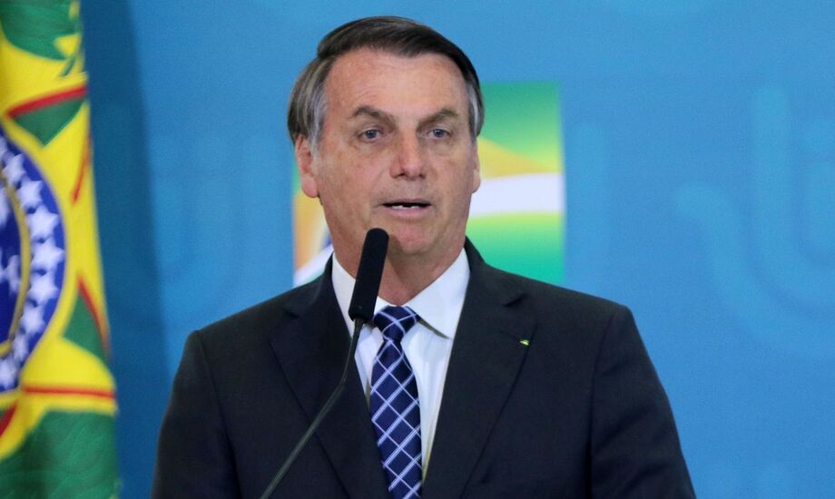 Parece que virou ali uma ilha de amigos, não quero falar o nome aqui para não ter problema, disse Bolsonaro