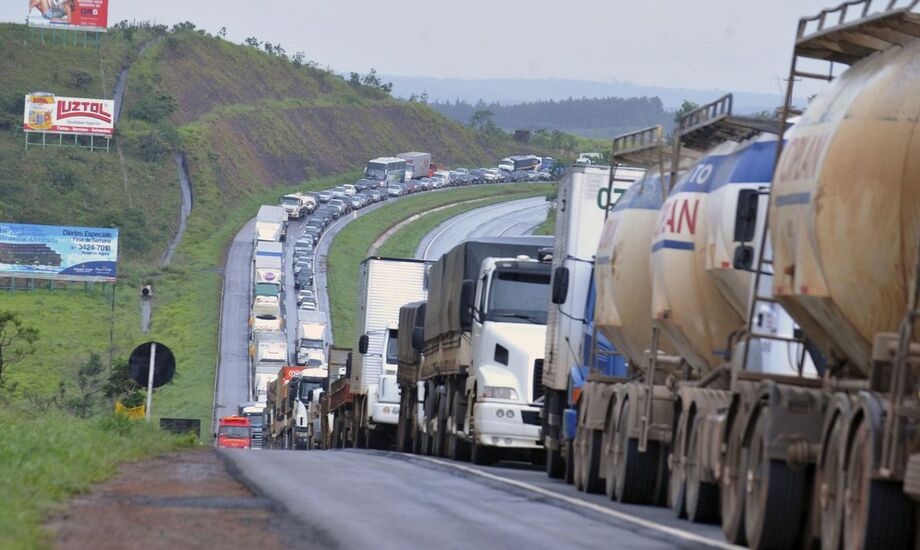 Placas de sinalização podem evitar acidentes em estradas