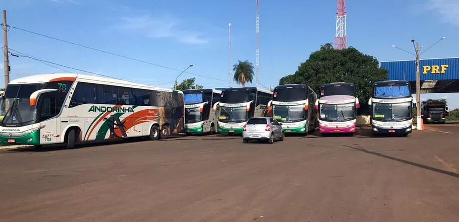 A empresa que locou os ônibus para os estrangeiros disse que eles saíram de Corumbá, na fronteira de Mato Grosso do Sul com o país vizinho