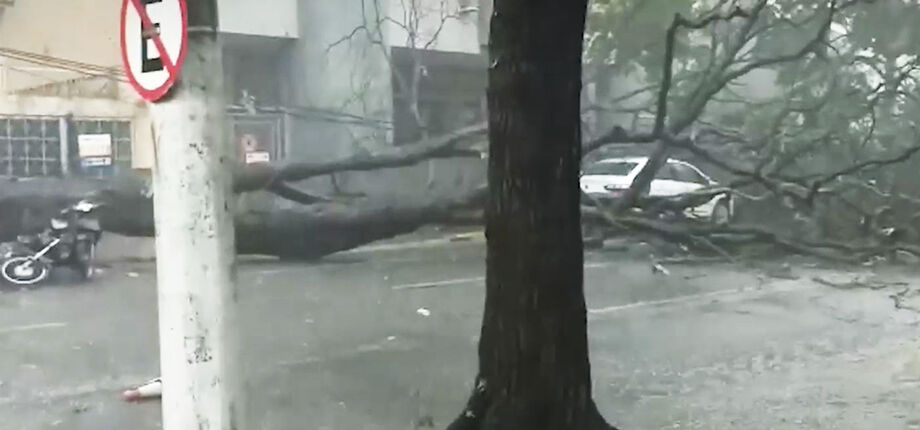 A chuva voltou com bastante intensidade nesta segunda-feira (9) em Campo Grande