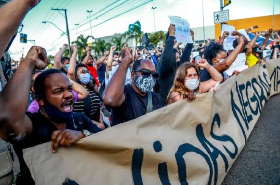 Assassinato de João Alberto Silveira Freitas em Carrefour de Porto Alegre desencadeou protestos em capitais brasileiras
