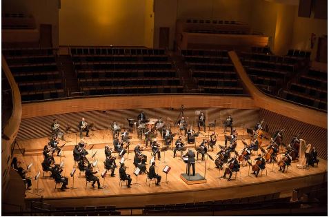 Orquestra tem realizado concertos com transmissões ao vivo pela internet que já atingiram público de mais de 50 mil pessoas