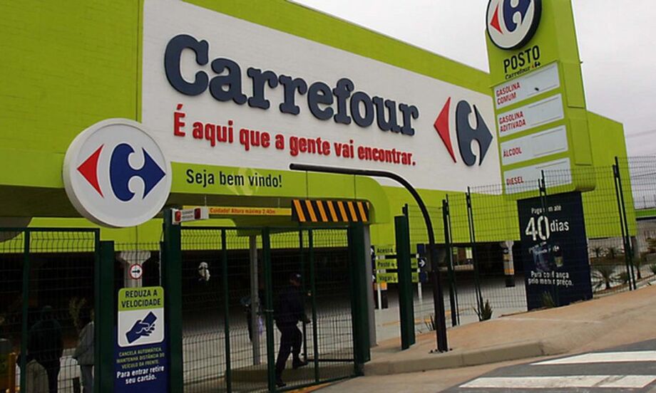 O Carrefour Brasil informou que toda a renda das lojas no País nesta sexta-feira (20) será revertida para projetos de combate ao racismo