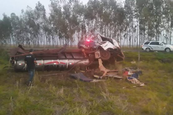 O motorista morreu na hora devido aos ferimentos
