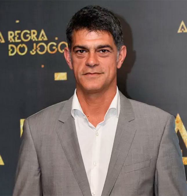A parceria em cena com Camila Morgado, como a mulher subjugada e reprimida, foi outra peça fundamental.