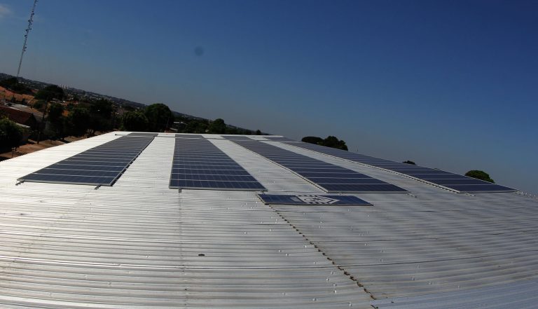 Pesquisa financiada investiga como melhorar eficiência na geração de energia solar