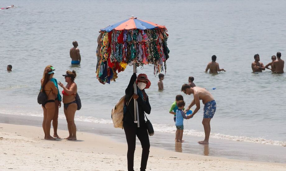Cidade do Rio retoma atividades econômicas, e praias estão liberadas