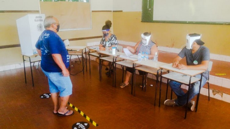 Os 70.238 eleitores corumbaenses vão às urnas hoje, 15 de novembro, para eleger prefeito, vice e 15 vereadores