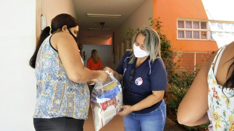 A Prefeitura de Campo Grande, por meio da Secretaria Municipal de Educação (Semed), garante a alimentação dos alunos com a distribuição dos kits merenda