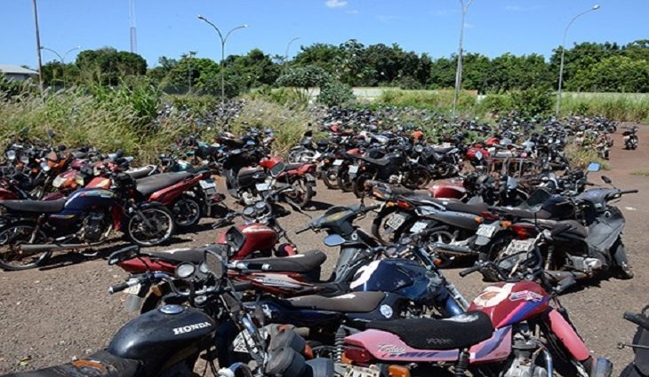 Motos