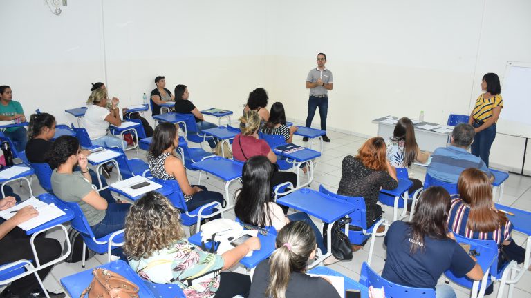 Estão abertas as inscrições para o processo seletivo simplificado de tradutor e intérprete de Língua Brasileira de Sinais/LIBRAS  língua portuguesa, para atuação nas escolas da Rede Municipal de Ensino (Reme)