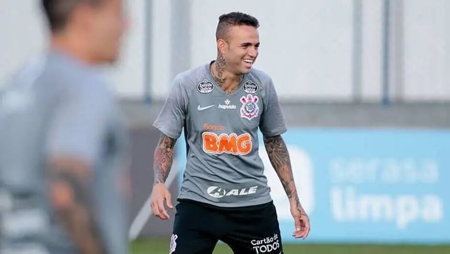 Luan em ação durante treino do Corinthians