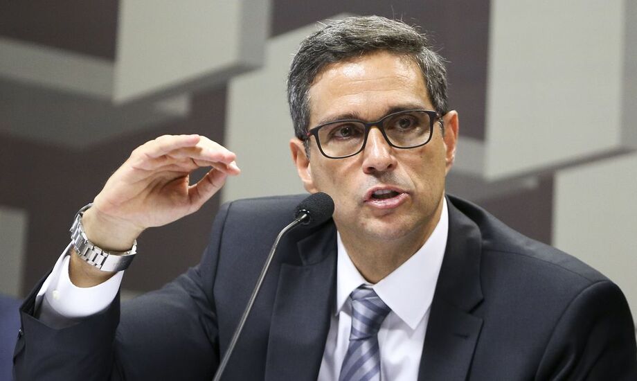 Neto disse ainda que o Brasil termina com sua situação fiscal mais frágil