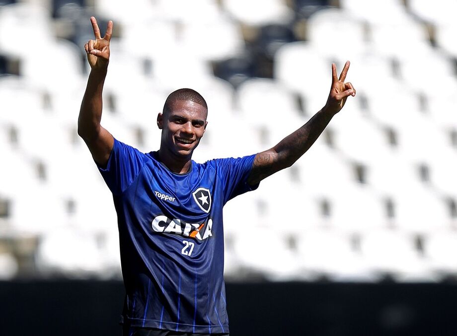 Guarani acerta empréstimo do volante Rickson junto ao Botafogo
