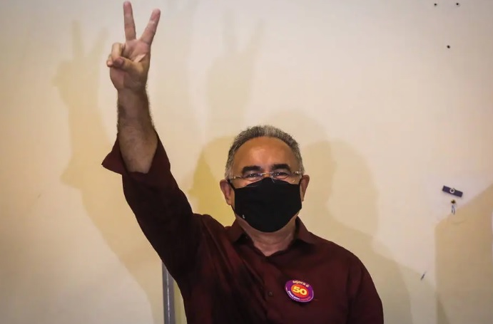 Edmilson Rodrigues (PSOL) em votação no segundo turno