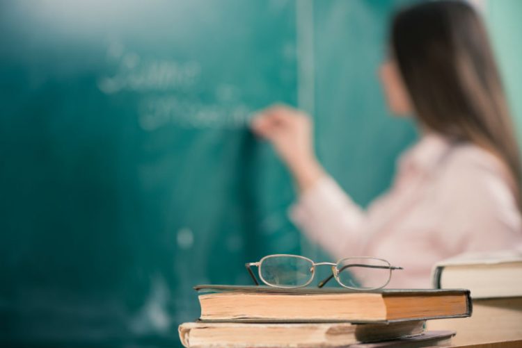 O processo seletivo simplificado para professores temporários atuarem nas unidades escolares da Rede Municipal de Ensino (Reme) de Campo Grande foi prorrogado por mais 12 meses