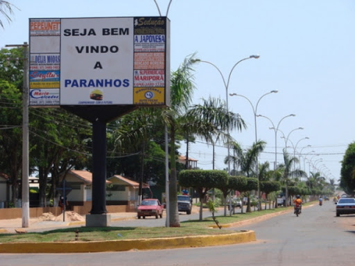 Paranhos fica à 469 km da capital