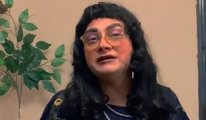 Humorista Nelly caracterizado