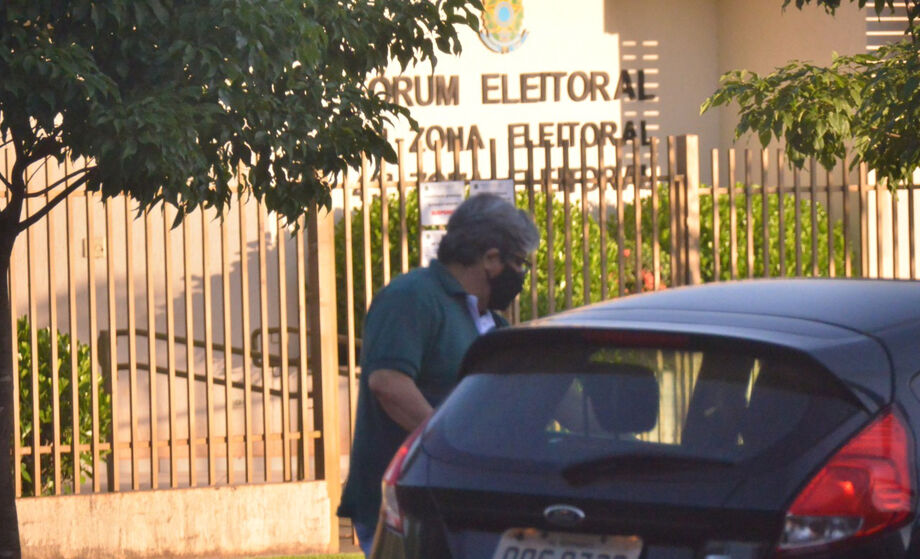Carlinhos Cantor foi levado à presença do juiz eleitoral César de Souza Lima, da 18ª Zona Eleitoral de Dourados