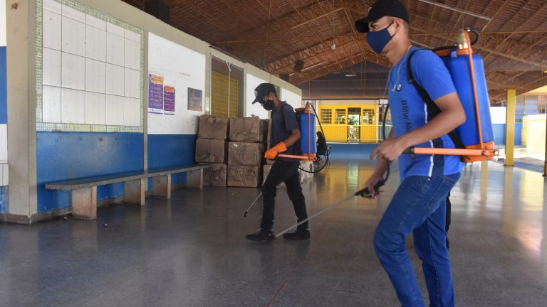 Outra medida de segurança adotada pela Secretaria Municipal de Educação (Semed) é a desinfecção das escolas