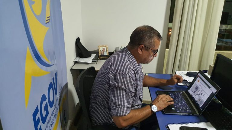 A Prefeitura de Campo Grande e a Universidade Federal de Mato Grosso do Sul estão juntas para capacitar servidores públicos e atender cidadãos que tenham interesse em diversos cursos