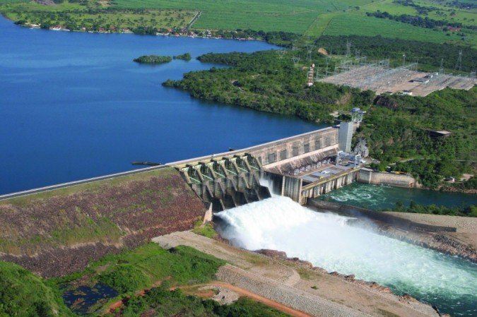 O governador do Pará, Helder Barbalho, recorreu às redes sociais para afirmar que não vai levar adiante seu plano de construir oito hidrelétricas ao longo do Rio São Benedito