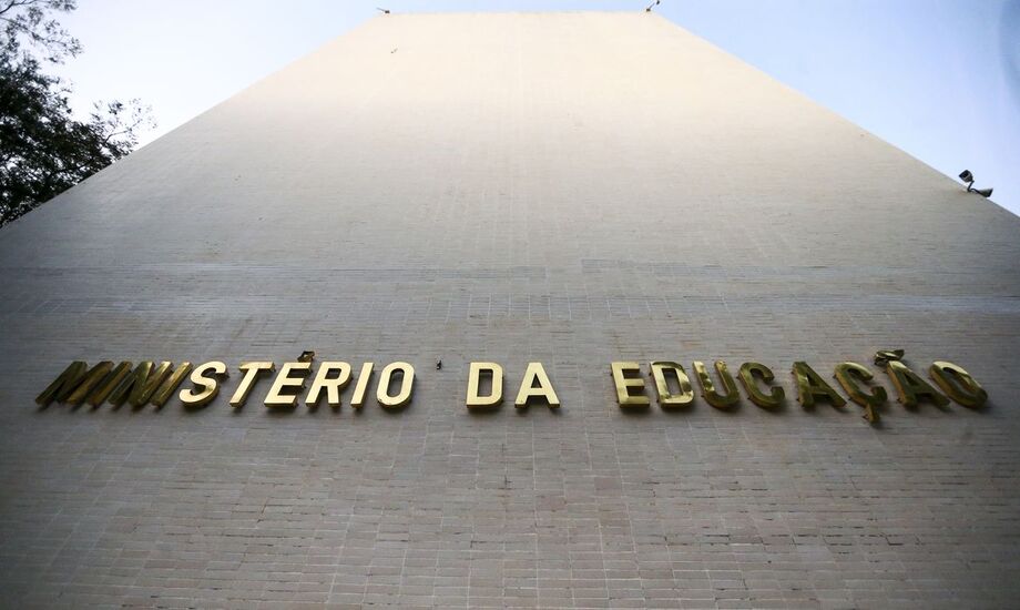MEC determina volta às aulas presenciais em 2021