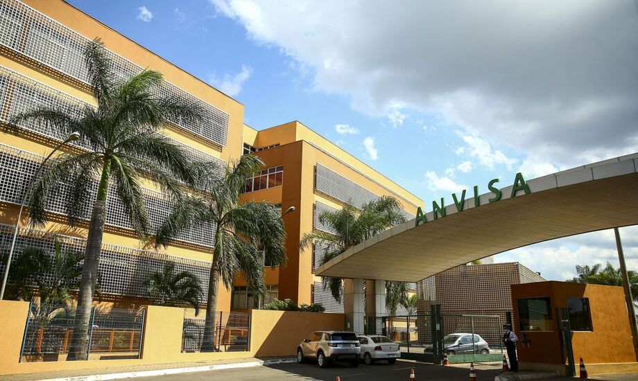 Anvisa anuncia publicação de guia para autorização de vacinas