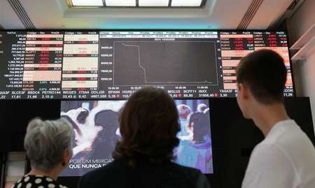 Bolsas da Europa fecham sem sinal único, com Brexit, covid e vacinas no radar