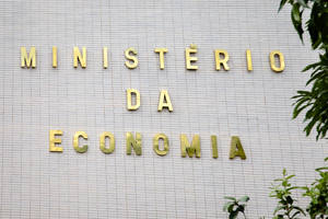 Economia baixa para R$ 831,8 bi projeção de rombo nas contas do governo em 2020