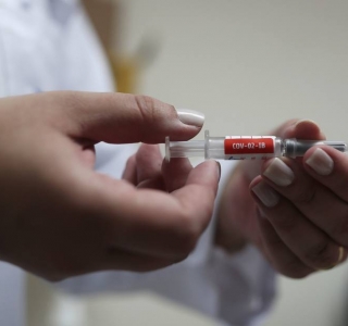 Cresce pressão pela prioridade de vacina a professor