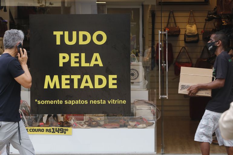 Atividades de comércio e serviços mais do que triplicaram