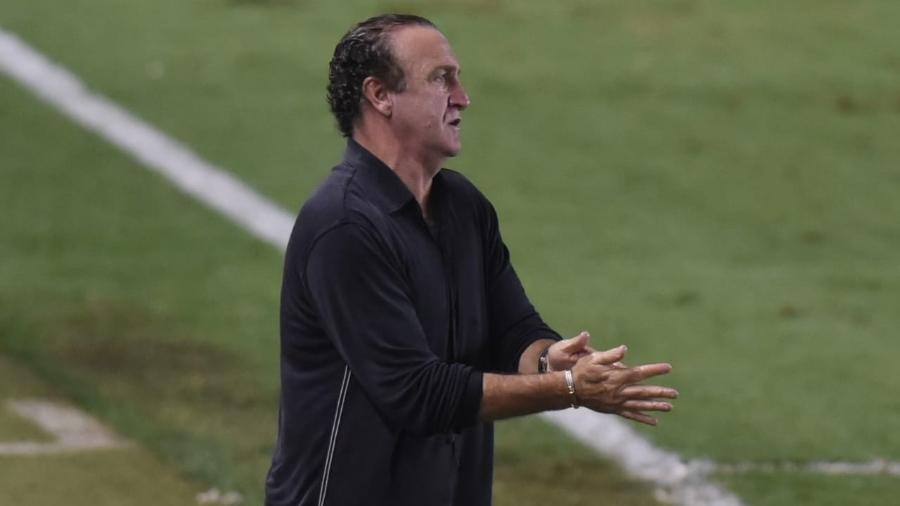 Cuca lembra diversas vezes que o mesmo árbitro de vídeo já havia marcado pênalti para o Palmeiras no 1º turno