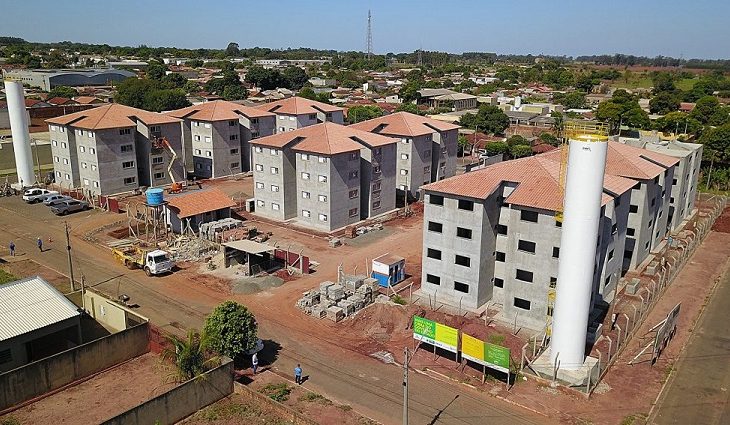 Após o sorteio, as famílias selecionadas devem apresentar documentação para comprovação dos critérios atendidos na Agência Municipal de Habitação