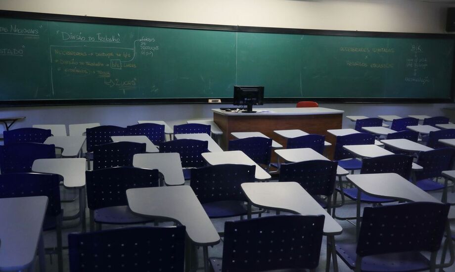 Salas de aula vazias por causa da pandemia do novo coronavírus