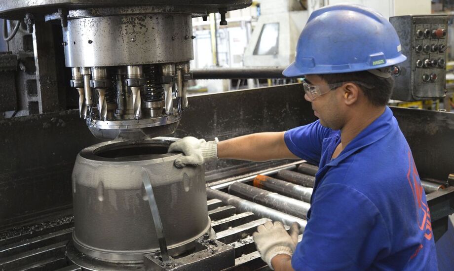 Produtividade do trabalho na indústria cresce 8% no 3º trimestre