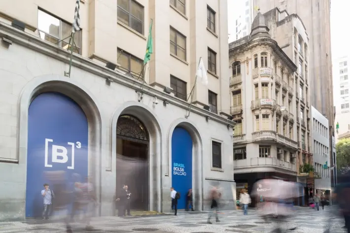 No ano, o volume emitido atingiu o montante de R$ 305 bilhões, 19,8% abaixo do que foi registrado no mesmo período do ano passado