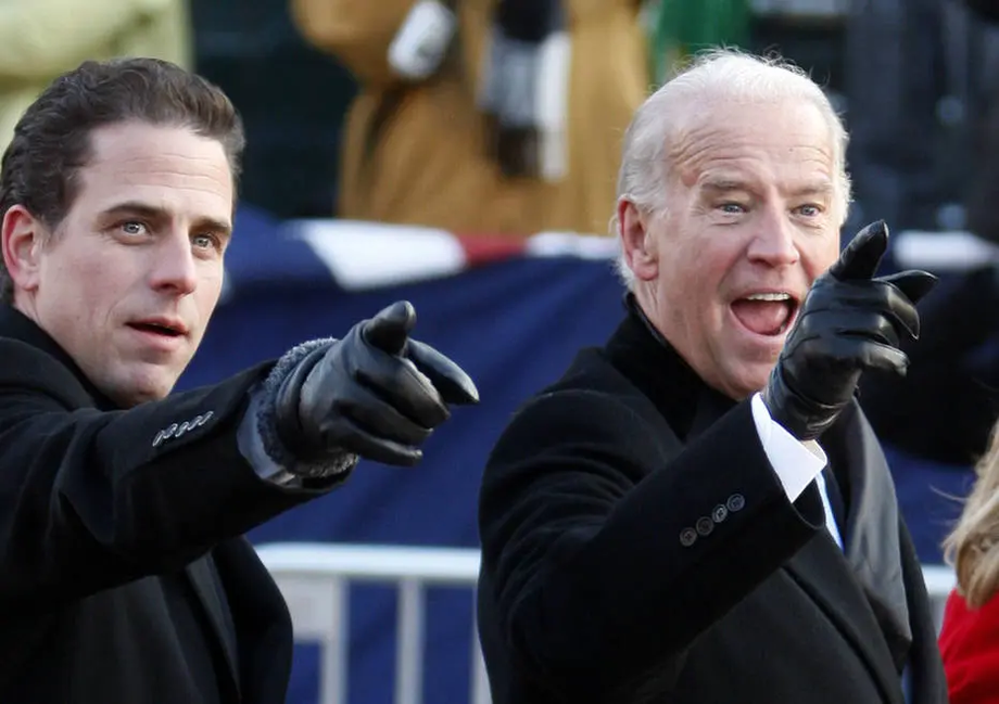 Hunter e seu pai, Joe Biden, na cerimônia de posse de Obama, em 2009
