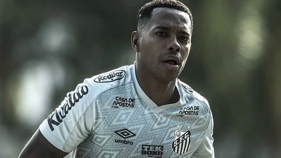 Robinho teve contrato com o Santos suspenso por causa da repercussão negativa sobre o caso de estupro