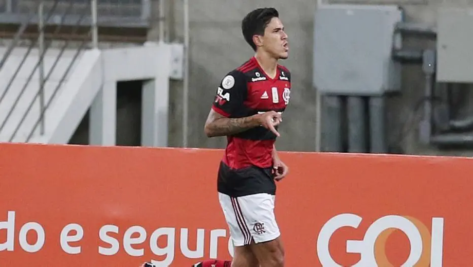 Pedro, em partida, comemorando um gol pelo Flamengo