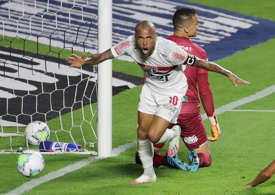 Daniel Alves, meia do São Paulo