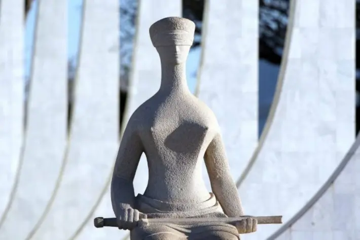Estátua da Justiça, em frente ao STF