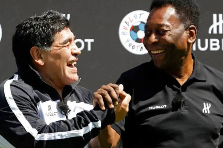 Pelé e Maradona trocaram farpas por décadas até fazerem as pazes em 2016.