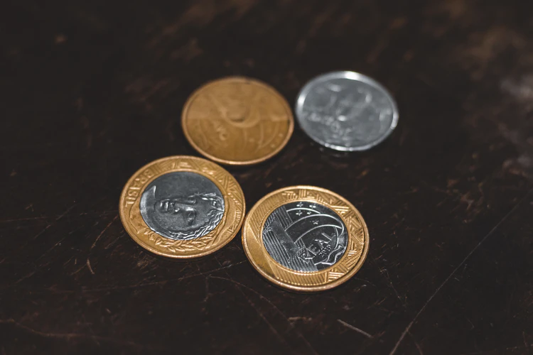 A taxa do contrato de Depósito Interfinanceiro (DI) para janeiro de 2022 fechou a sessão regular estável em 2,97% e estendida em 2,965%