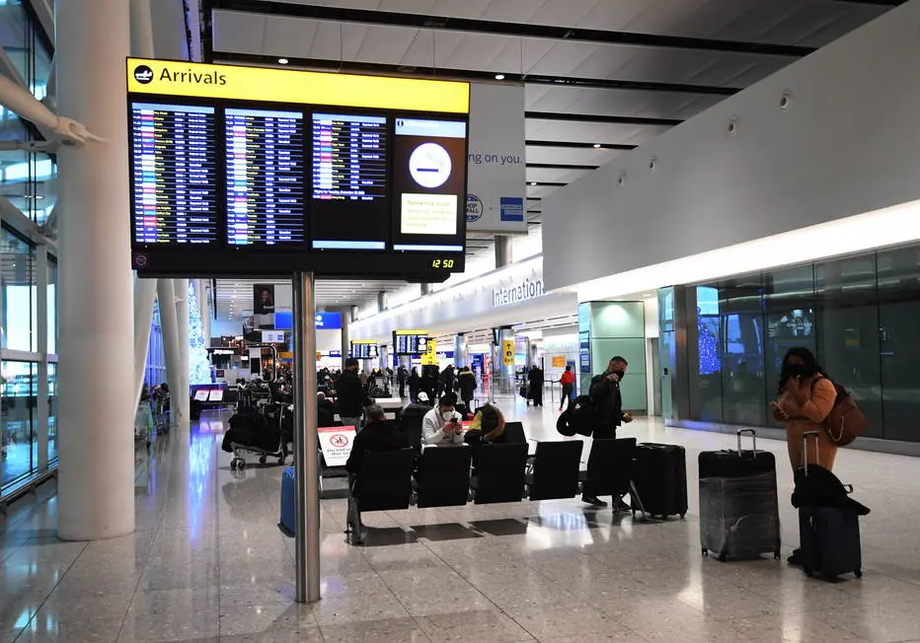 Passageiros no aeroporto de Heathrow, em Londres
