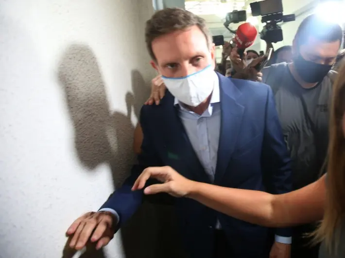 O prefeito do Rio Marcelo Crivella é preso em casa na manhã desta terça, 22