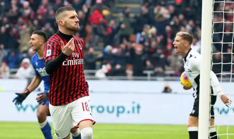 O Milan saiu para o ataque e foi logo abrindo uma vantagem confortável no placar com gol de Rebic